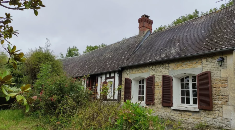 Vue extérieur de la façade du milieu avec colombages